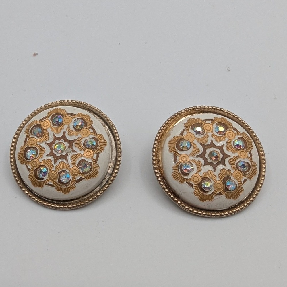 Vintage Gold Tone White Enamel Aurora Borealis Rhinestone Clip On Earrings Round